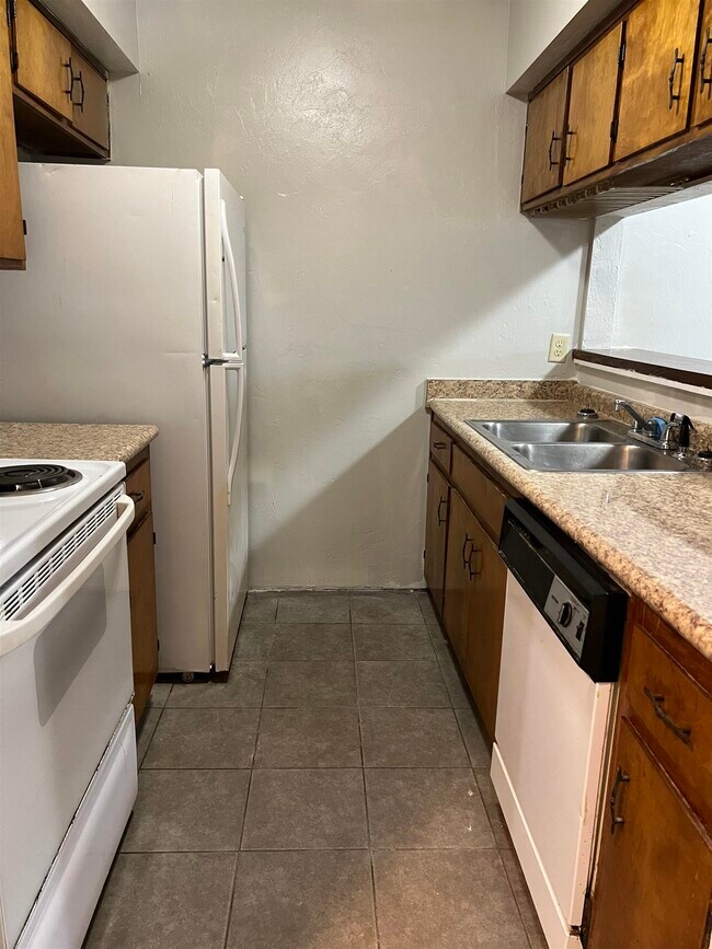 Building Photo - 1828 Nekoma Ct