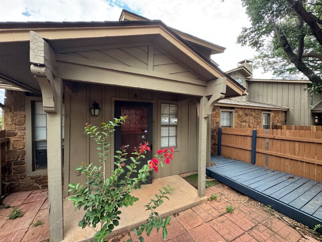 Foto principal - 3-bedroom Condo in Quail Springs area, ful...