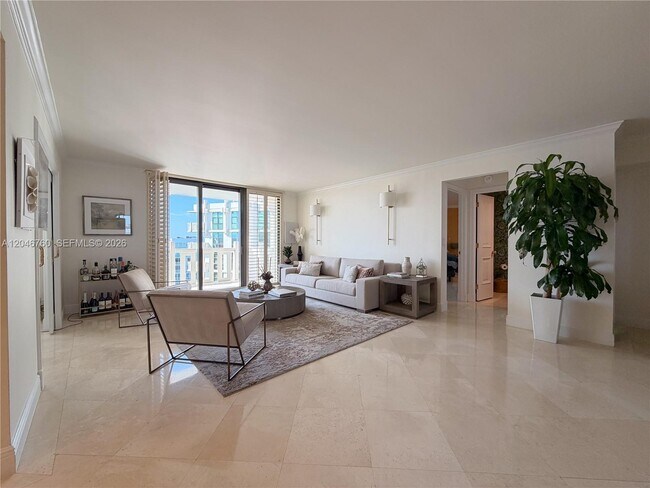 Foto del edificio - 1111 Crandon Blvd