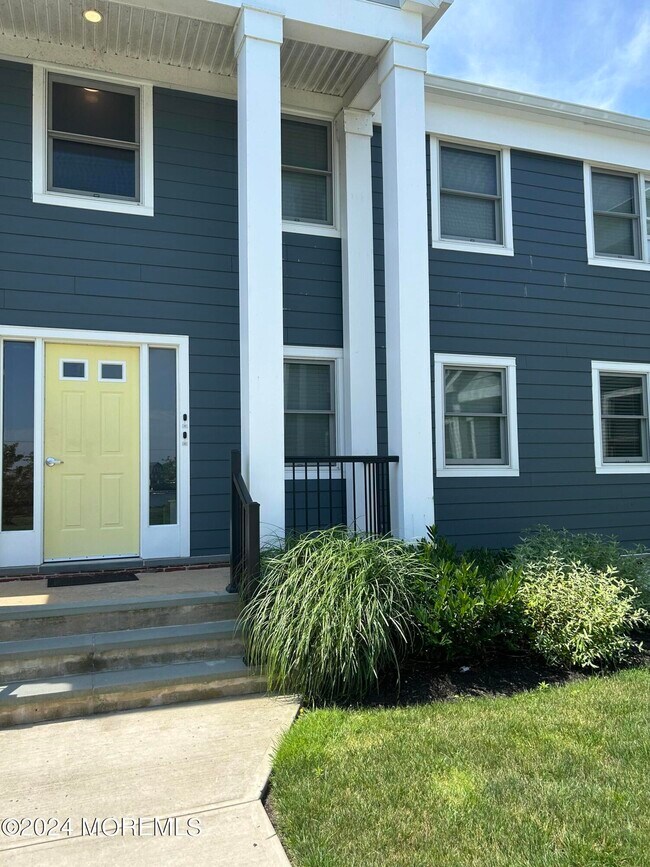 Foto del edificio - 300-306 Deal Lake Dr