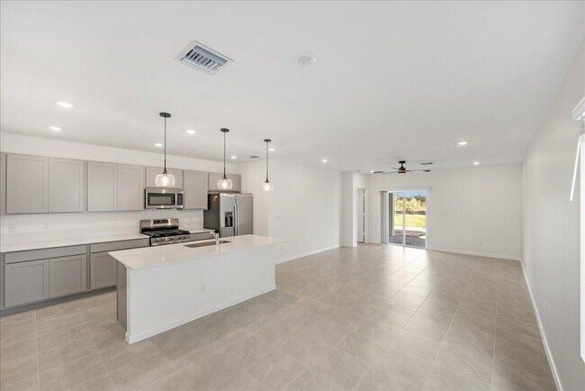 Building Photo - 11177 NW Fernbrook Dr