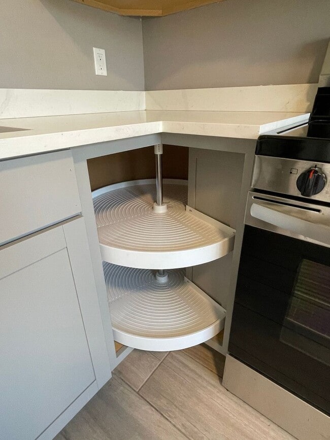 Foto del edificio - Now Leasing: Spacious 2-bedroom / 1-bath A...