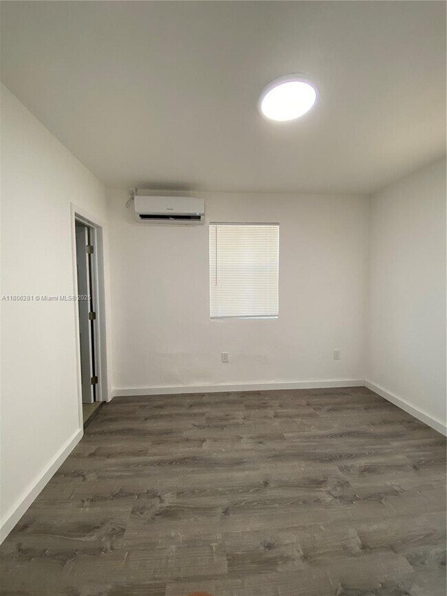 Foto del edificio - 5803 NW 1st Ave