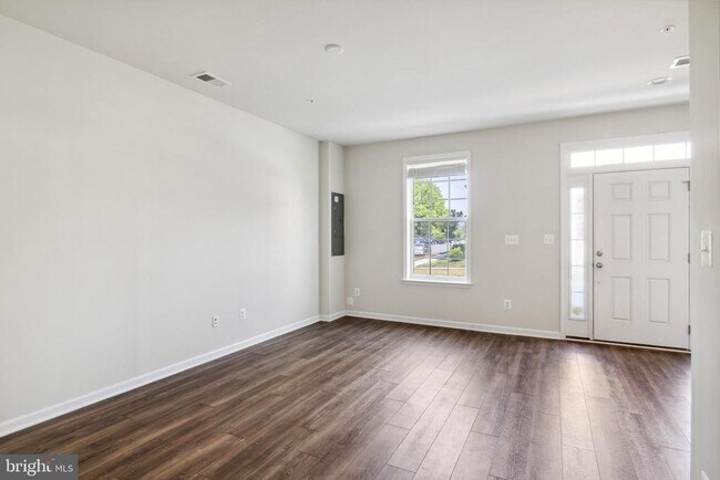 Building Photo - 3024 Osprey Way N