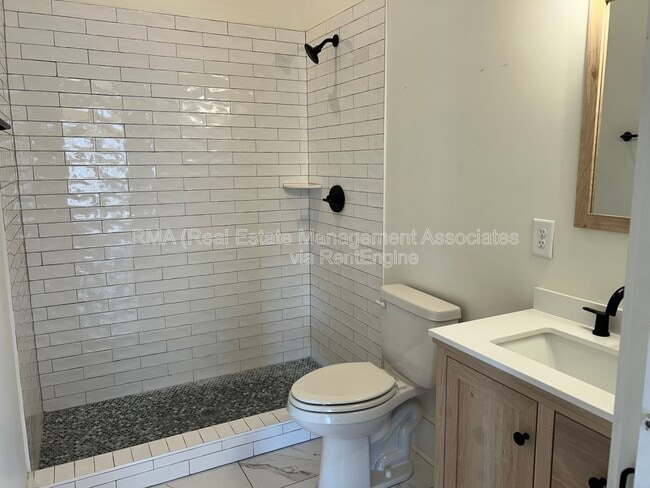 Building Photo - 215 Main St