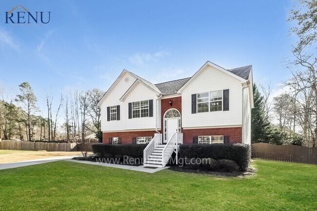 Building Photo - Now Available! 5 Bedroom 3 Bath!