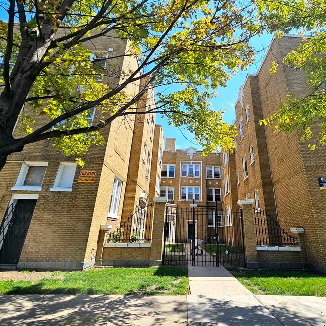 Building Photo - 4749 N Monticello Ave Building Photo - 4749 N Monticello Ave