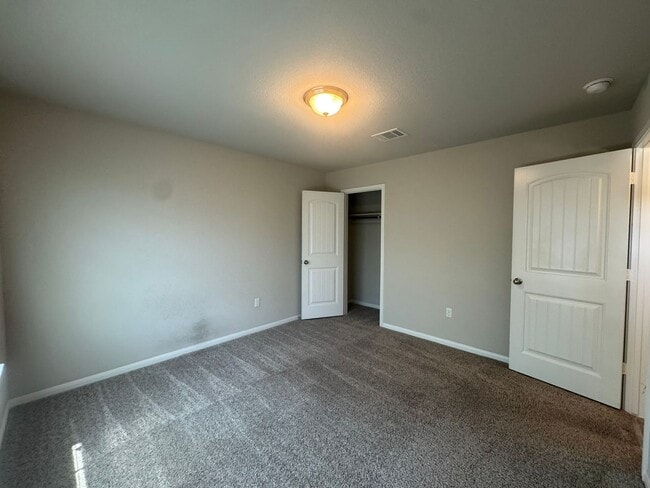 Building Photo - Beautiful 4 bedroom in desirable Larkspur ...