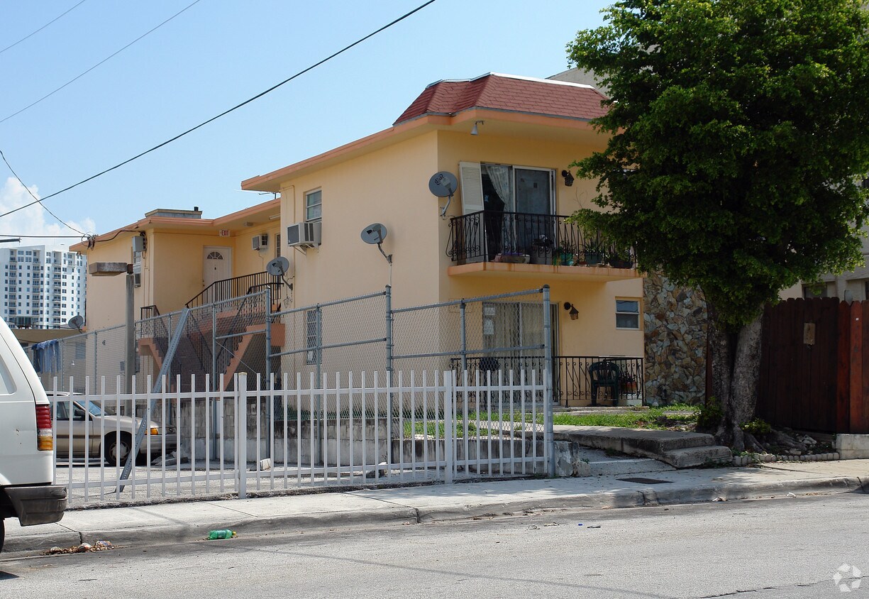Primary Photo - 529 SW 6th St