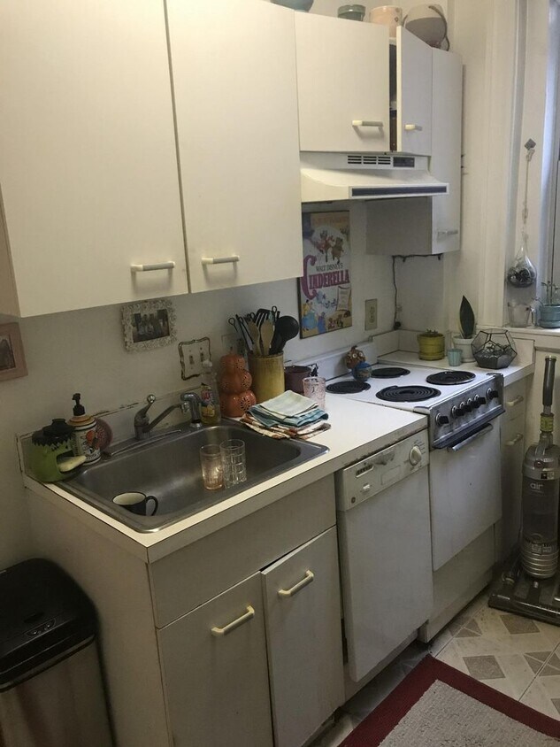 Primary Photo - BRIGHTON STUDIO WITH DISHWASHER FOR UNDER ...