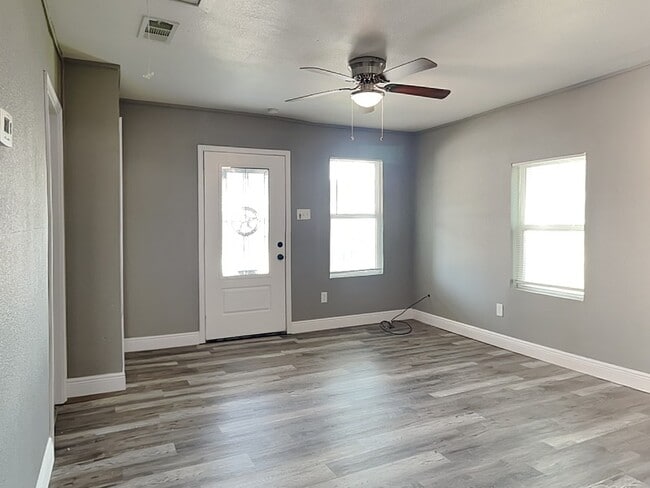 Foto del edificio - 2211 Hooper St