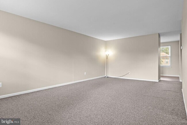 Foto del edificio - 560B Thrush Ct