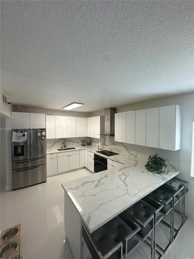 Foto del edificio - 8320 NW 103rd St