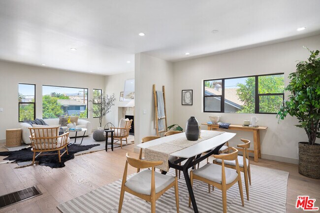 Foto del edificio - 976 Hyperion Ave