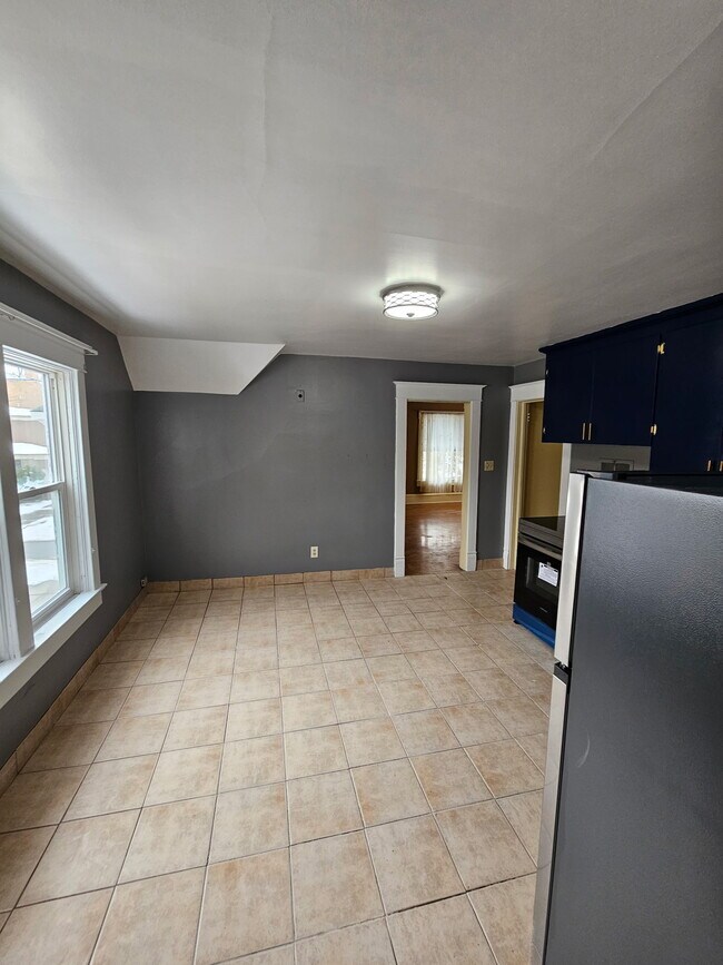 Cocina remodelada - 528 N Tonka St