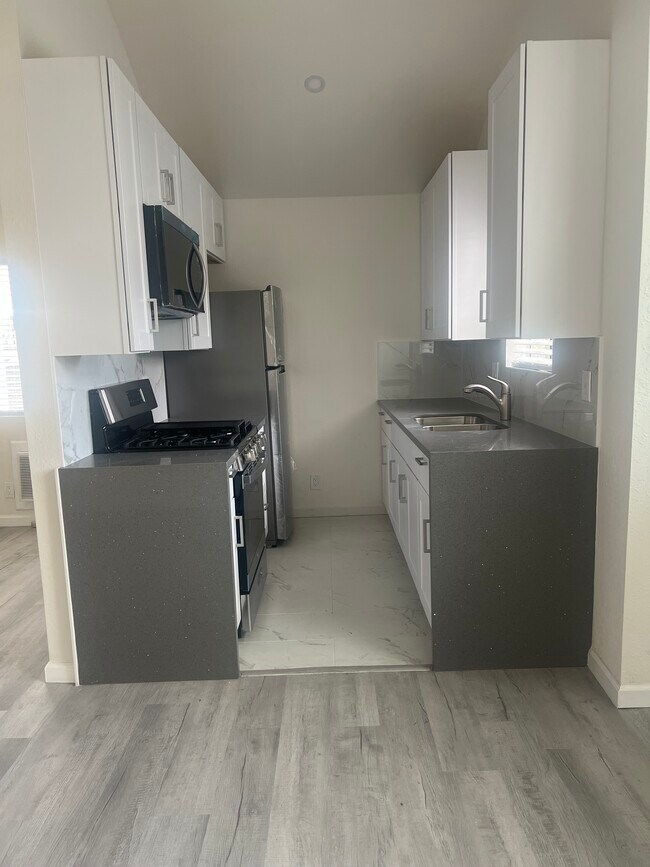 Building Photo - 3250 Andrita St