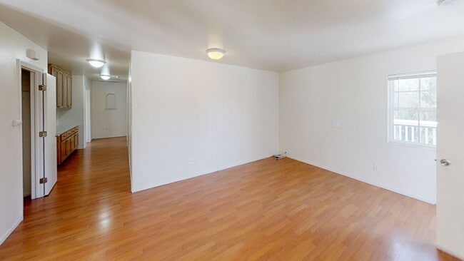 Building Photo - 7BD/3BA, Large Decks!