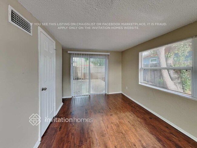 Foto del edificio - 1104 Idlebriar Way