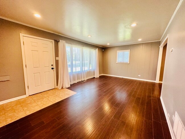 Building Photo - 420 Indianwood Blvd