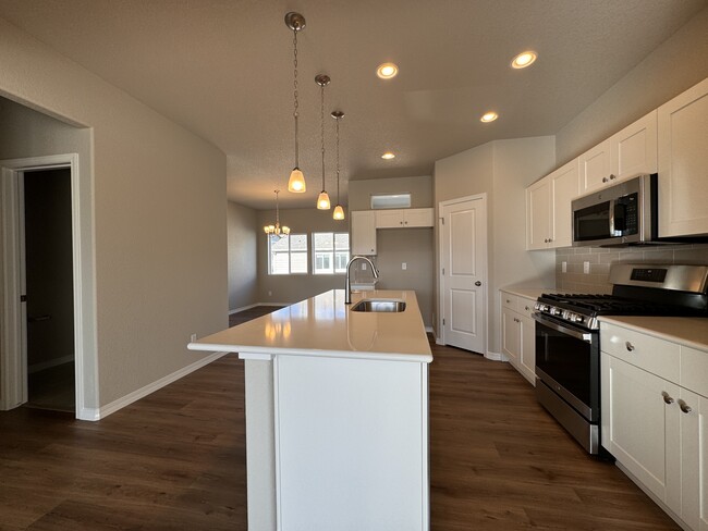 Granite counter top - 7738 Bone Creek Pt