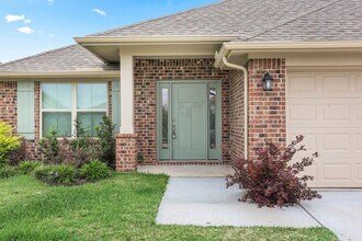 Building Photo - 2605 Golden Palms Ln