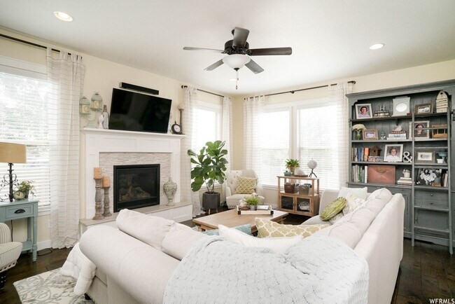 Building Photo - Beautiful Kaysville Home now Available!