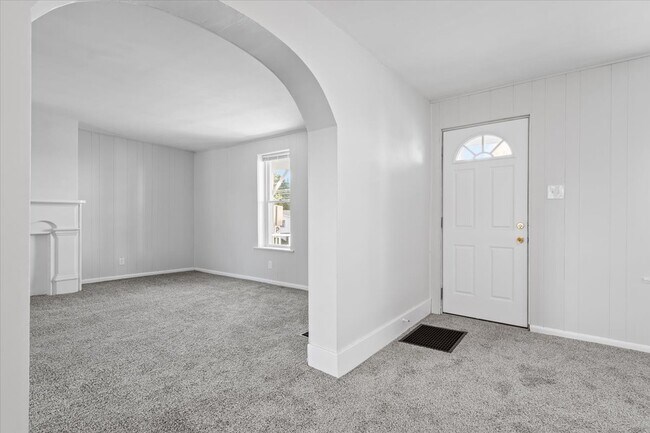Building Photo - 130 S Clay St