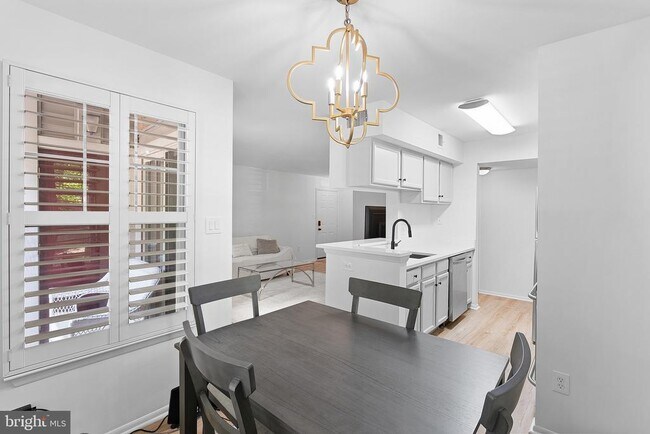 Foto del edificio - 1725 Ascot Way