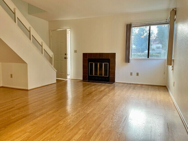 Foto del edificio - 1661 Pyrenees Ave