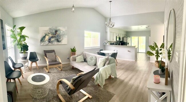Building Photo - 1427 La Paloma Cir