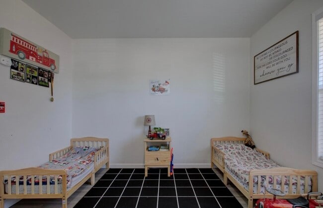 Building Photo - 632 N Stockton Ave