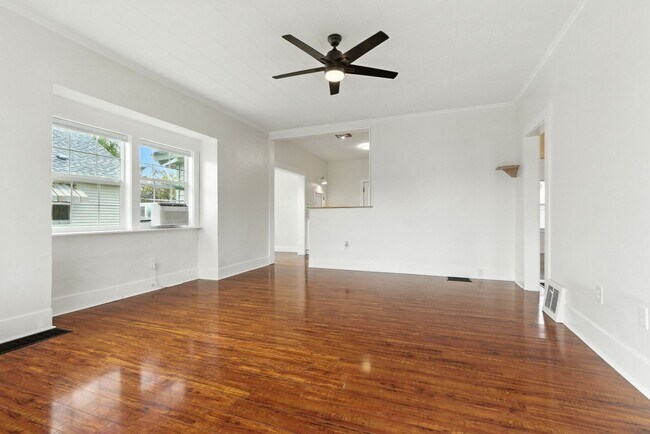 Foto del edificio - Charming Updated Home with Loft & Secure A...