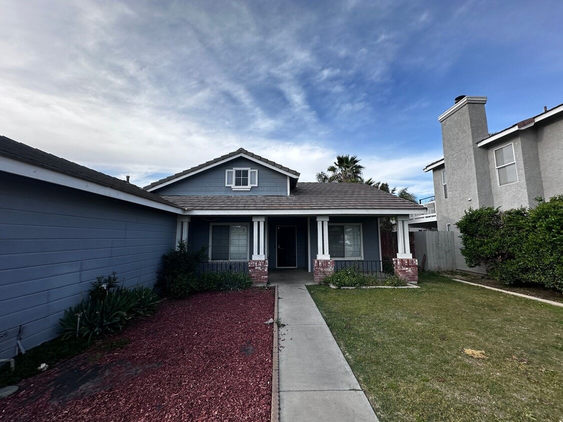 Primary Photo - HOUSE