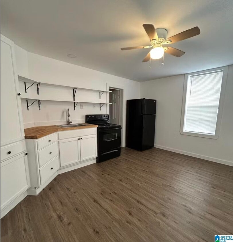 Building Photo - 500 22nd St E