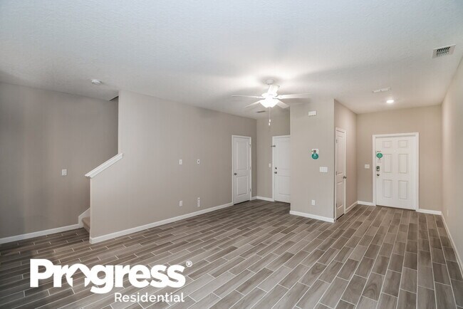 Foto del edificio - 582 Cherry Ridge Dr