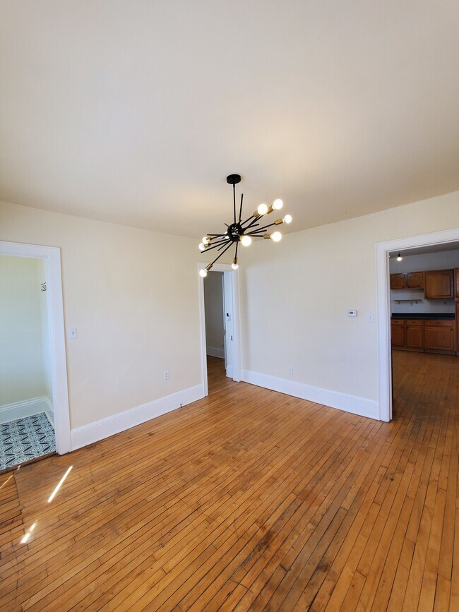 Building Photo - Beautiful 2BED/1BATH Riverwest Lower Unit