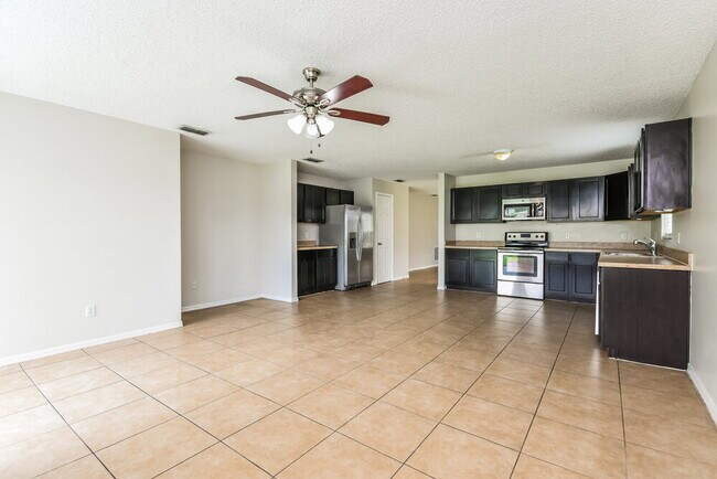 Foto del edificio - 3212 Amberley Park Cir