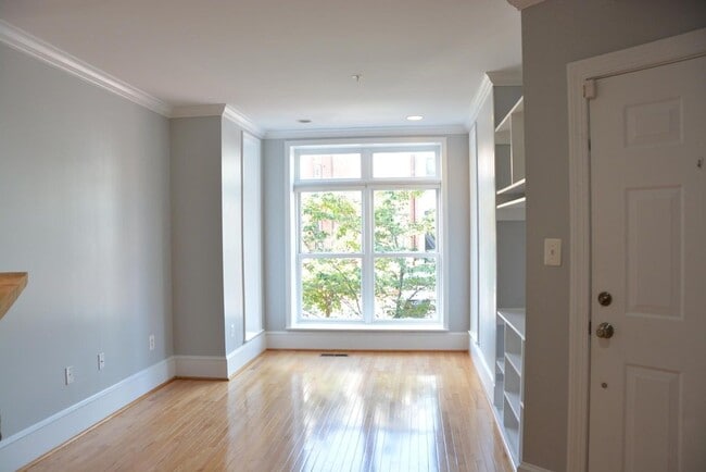Living R - 944 T Street NW