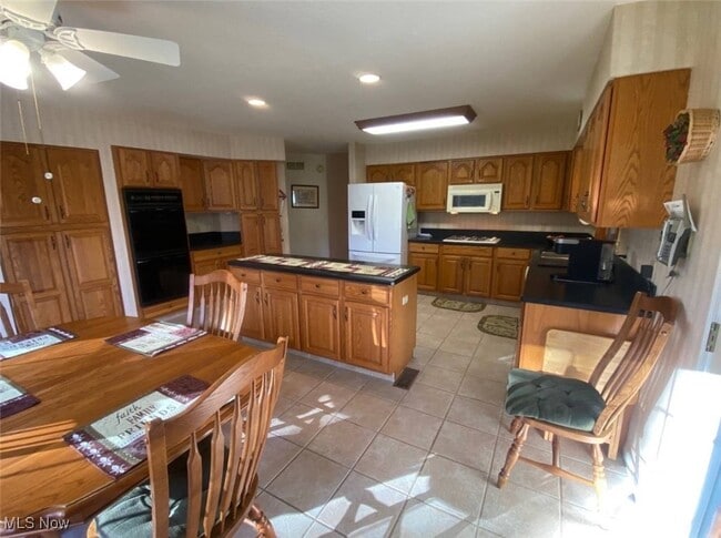 Building Photo - 669 Cedar Dr