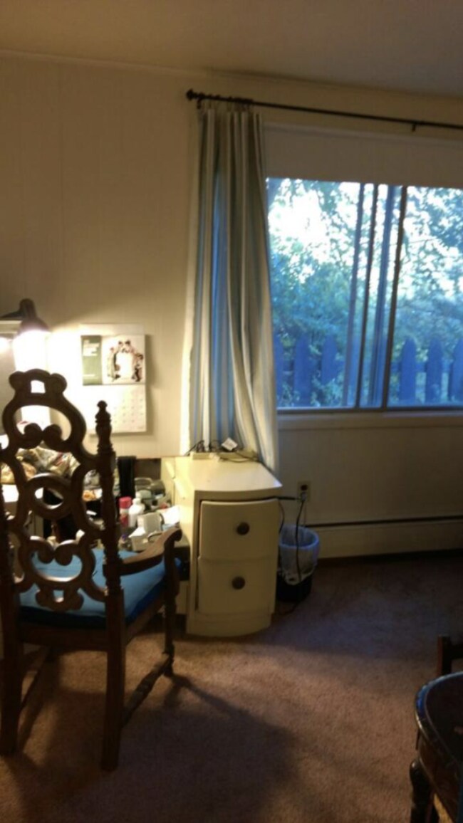 Foto del edificio - 1701 Blossom Ln