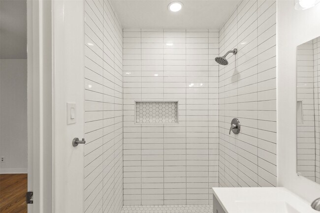 Foto del edificio - 2015 Wycliffe Dr