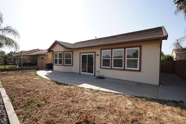 Foto del edificio - Beautiful 3 Bed / 2 Bath Moreno Valley Home with Garage