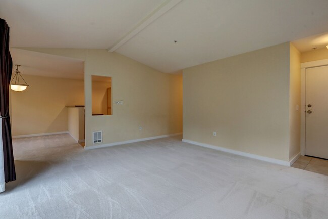 Building Photo - Spacious 2bd, 2ba Condo Available in Klaha...