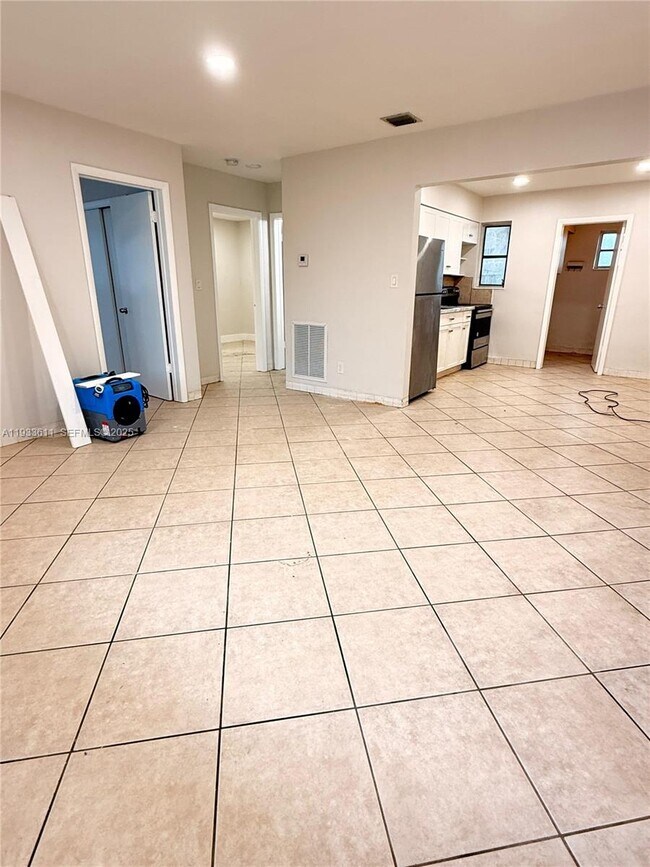 Foto del edificio - 4851 SW 28th Terrace