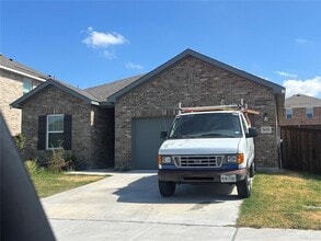 Building Photo - 1878 Everglades Dr