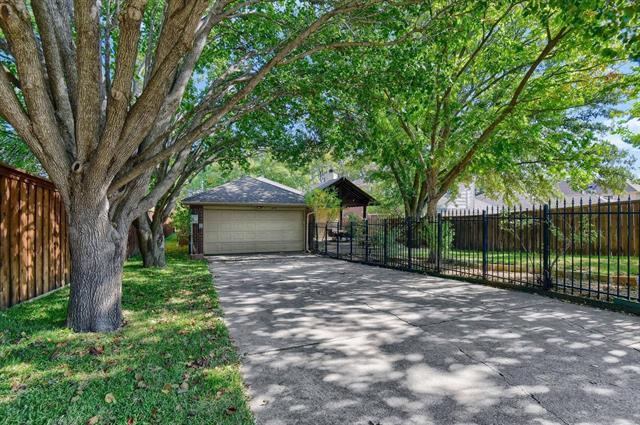 Building Photo - 2078 Camelot Dr
