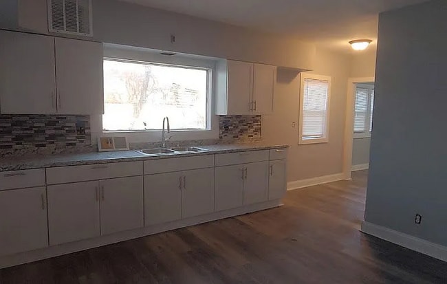 Building Photo - 2875 N 50th St