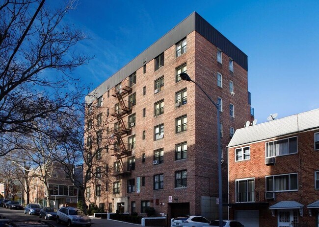 Foto del edificio - 67-15 Dartmouth St