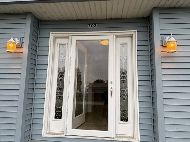 Building Photo - 702 E Ohio St