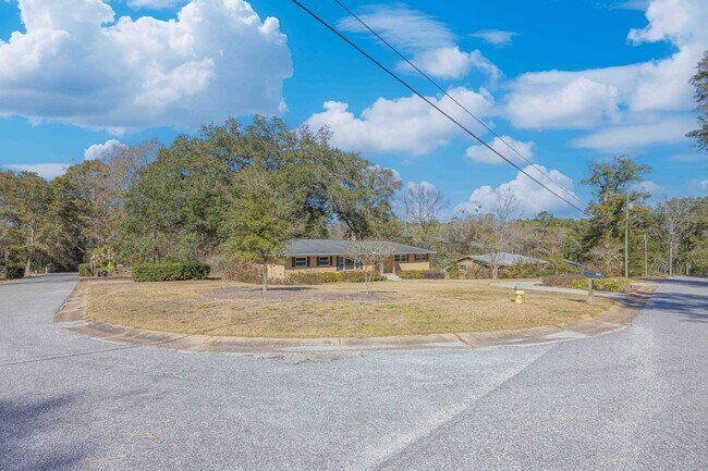 Foto del edificio - 202 Confederate Dr N